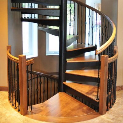Scala a spirale di legno del ODM dell'OEM, inferriata di legno dell'interno della scala