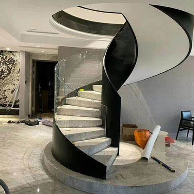 Passo di vetro laminato su misura dell'arco a spirale d'acciaio di marmo della scala