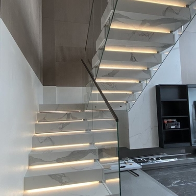 La pietra di qualità superiore fa un passo traversa diritta di forma della scala il LED Zig Zag