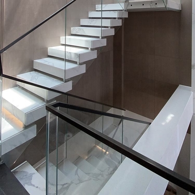 La pietra di qualità superiore fa un passo traversa diritta di forma della scala il LED Zig Zag