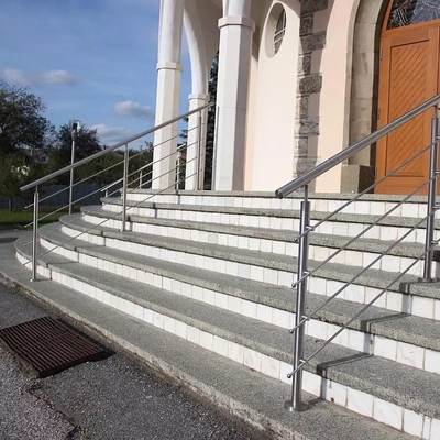Balaustre e corrimani all'aperto della scala del corrimano del balcone di acciaio inossidabile