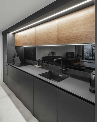 Rivestimento moderno della lacca dell'armadio da cucina dell'ultimo della mobilia tek domestico su ordinazione del quarzo