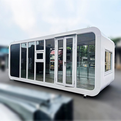 Casa prefabbricata in acciaio di lusso White Space Capsule Apple Cabin Container House per il campeggio