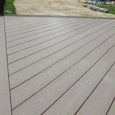 Decking composito resistente UV del PVC di 18mm Matt Plastic Wood Grain Flooring