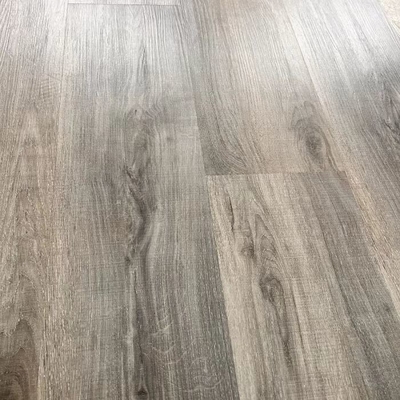 Pavimentazione di legno impermeabile della plancia del vinile di clic del grano 4mm 5mm 6mm del pavimento grigio del PVC SPC del fumo