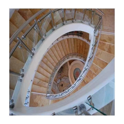 Scala a chiocciola di economia di spazio per la soffitta