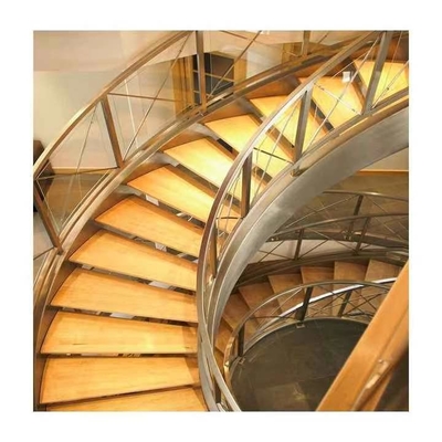 Scala a chiocciola di economia di spazio per la soffitta