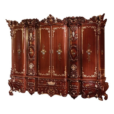 Guardaroba di legno a quattro porte rosso scolpito fatto a mano del gabinetto europeo di stile della camera da letto