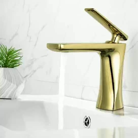 Il singolo lavandino del bacino dell'acqua della maniglia degli articoli del miscelatore di colore dorato sanitario dei rubinetti spilla per il bagno